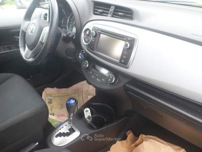 Toyota Yaris 5 porte Lounge Più Argento usata San Michele Salentino