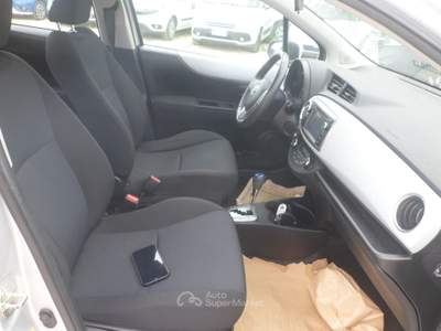 Toyota Yaris 5 porte Lounge Più Argento usata San Michele Salentino