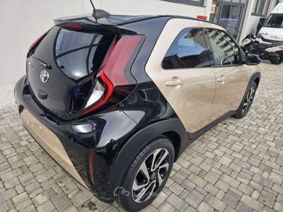 Toyota Aygo X Aygo X 1.0  72cv Oro usata LECCO