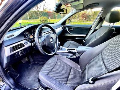 BMW Serie 3 318d BMW - Serie 3 - 318d 2.0 143CV cat Touring Eletta Nero usata Correggio