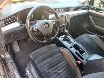 Volkswagen Passat Navi, CarPlay, 4x4 Nero usata Cogollo del Cengio