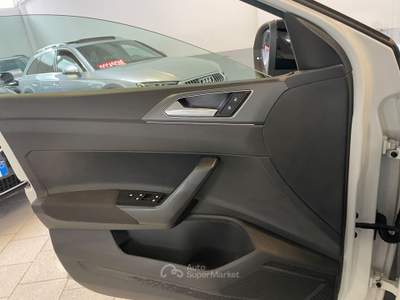 Volkswagen Taigo DSG R-Line Telecamera Keyless Bianco usata Gozzano