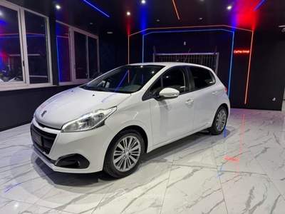 Peugeot 208 Peugeot 208 Benzina GPL 2018 Bianco usata Maddaloni