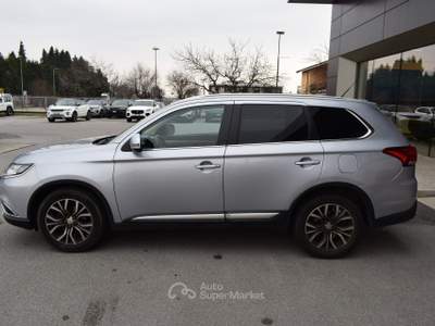 Mitsubishi Outlander Outlander 2.2 DI-D 4WD 7p. Giallo usata Cuneo