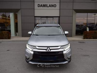 Mitsubishi Outlander Outlander 2.2 DI-D 4WD 7p. Giallo usata Cuneo