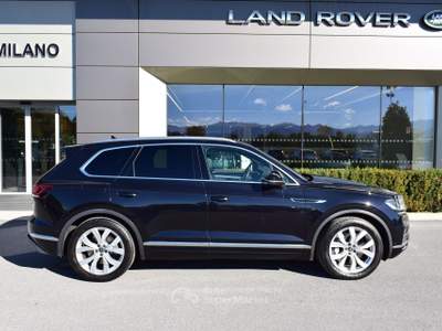 Volkswagen Touareg Touareg 3.0 V6 TSI eHybrid Elegance NETTO EXPORT Nero usata Cuneo
