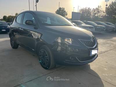 Lancia Ypsilon gold Nero usata Anzio