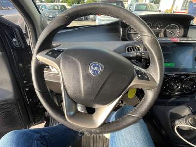 Lancia Ypsilon gold Nero usata Anzio
