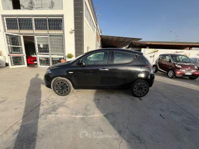 Lancia Ypsilon gold Nero usata Anzio