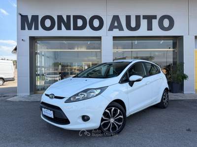Ford Fiesta 5 porte Titanium  NEOPATENTATI Bianco usata Rovigo