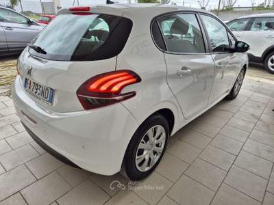 Peugeot 208 1.4 8V HDi 68CV 5p. Business Bianco usata Francavilla Fontana