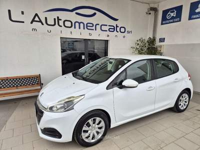 Peugeot 208 1.4 8V HDi 68CV 5p. Business Bianco usata Francavilla Fontana