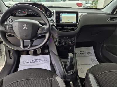 Peugeot 208 1.4 8V HDi 68CV 5p. Business Bianco usata Francavilla Fontana