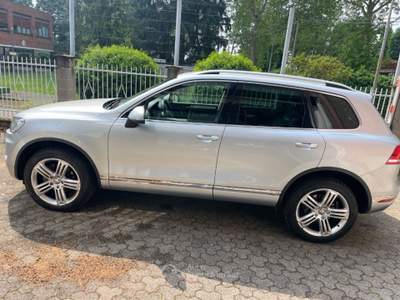 Volkswagen Touareg 3.0 TDI 204 CV tiptronic BlueMotion Techn. Executi Grigio usata Caronno Pertusella