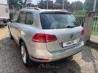 Volkswagen Touareg 3.0 TDI 204 CV tiptronic BlueMotion Techn. Executi Grigio usata Caronno Pertusella