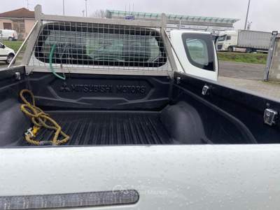 Mitsubishi L200 mitsubishi l 200 club cub  2.4 Bianco usata CAVA MANARA