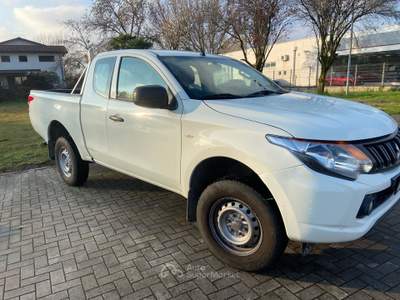 Mitsubishi L200 mitsubishi l 200 club cub  2.4 Bianco usata CAVA MANARA