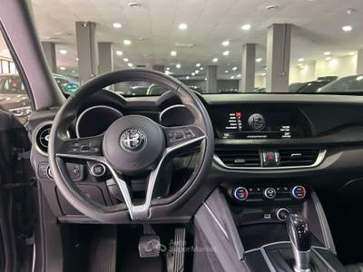 Alfa Romeo Stelvio Stelvio 2017 2.2 t Business Q4 210cv auto my19 Grigio usata Roma