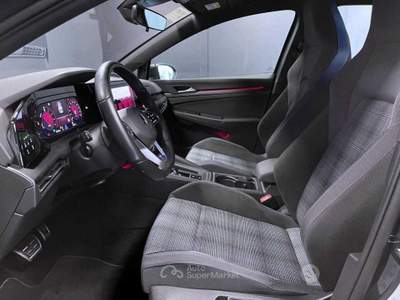 Volkswagen Golf GTE DSG Plug-In Hybrid usata CARRARA