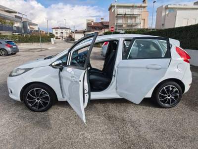 Ford Fiesta Benzina/G.P.L. ( DISTRIBUZIONE FATTA ) Bianco usata Vicenza