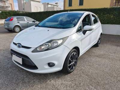 Ford Fiesta Benzina/G.P.L. ( DISTRIBUZIONE FATTA ) Bianco usata Vicenza