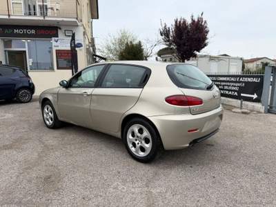 Alfa Romeo 147 147 1.6 TS 105CV 5p. Distinctive usata Cervia