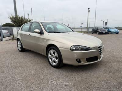 Alfa Romeo 147 147 1.6 TS 105CV 5p. Distinctive usata Cervia