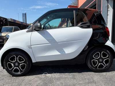 Smart ForTwo SENSORI DI PARCHEGGIO RATA MENSILE 172,00 EURO 70 1.0 52kW youngster Bianco usata Roma