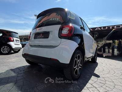 Smart ForTwo SENSORI DI PARCHEGGIO RATA MENSILE 172,00 EURO 70 1.0 52kW youngster Bianco usata Roma
