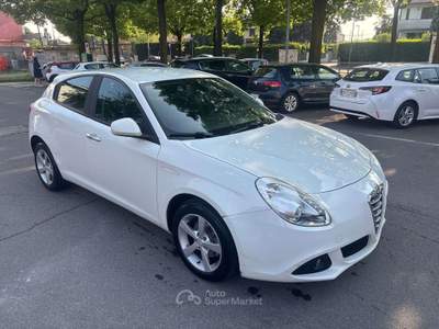 Alfa Romeo Giulietta 1.6 jtdm(2) Distinctive NEOPATENTATI Bianco usata Treviglio