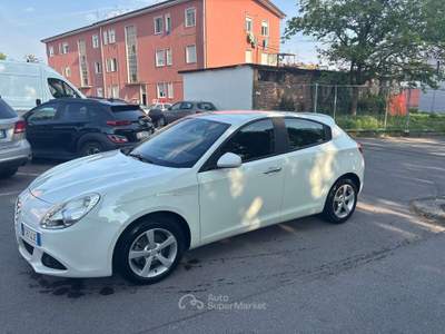 Alfa Romeo Giulietta 1.6 jtdm(2) Distinctive NEOPATENTATI Bianco usata Treviglio