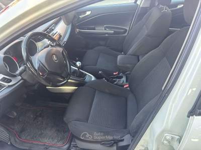 Alfa Romeo Giulietta 1.6 jtdm(2) Distinctive NEOPATENTATI Bianco usata Treviglio