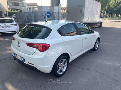 Alfa Romeo Giulietta 1.6 jtdm(2) Distinctive NEOPATENTATI Bianco usata Treviglio