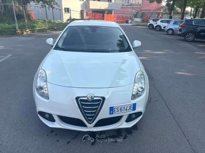 Alfa Romeo Giulietta 1.6 jtdm(2) Distinctive NEOPATENTATI Bianco usata Treviglio