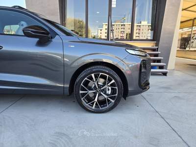 Audi Q3 SPB TDI 110 kW S tronic Line edition Grigio usata Brusciano