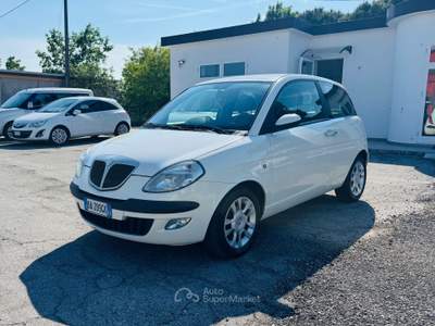 Lancia Ypsilon Multijet 16V Momo Design Bianco usata Comacchio