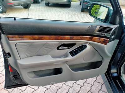 BMW Serie 5 528i 528 i E39 ATTIVA 193CV TARGA ORIGINALE/PELLE/TETTO/AUT Grigio usata Rubano