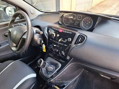 Lancia Ypsilon 5 porte GPL Ecochic Gold Lilla usata Castellana Grotte