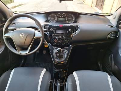 Lancia Ypsilon 5 porte GPL Ecochic Gold Lilla usata Castellana Grotte