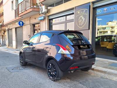 Lancia Ypsilon 5 porte GPL Ecochic Gold Lilla usata Castellana Grotte