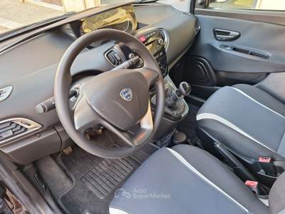 Lancia Ypsilon 5 porte GPL Ecochic Gold Lilla usata Castellana Grotte