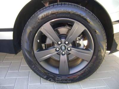 Land Rover Range Rover Velar Velar 2.0d i4 R-Dynamic SE 240cv auto my19 Argento usata Terni
