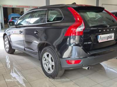 Volvo XC60 D4 AWD Geartronic Kinetic Nero usata Milano