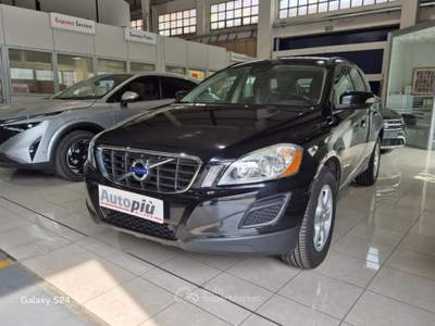 Volvo XC60 D4 AWD Geartronic Kinetic Nero usata Milano