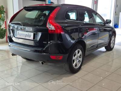 Volvo XC60 D4 AWD Geartronic Kinetic Nero usata Milano
