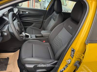 Jeep Avenger 100 CV MHEV Altitude Km 0 Giallo usata Dugenta