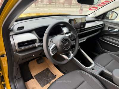 Jeep Avenger 100 CV MHEV Altitude Km 0 Giallo usata Dugenta