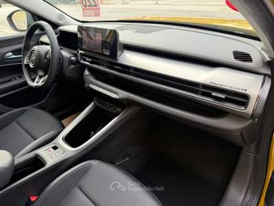 Jeep Avenger 100 CV MHEV Altitude Km 0 Giallo usata Dugenta