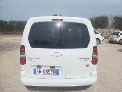 Peugeot Partner 4x4 5 posti autovettura Bianco usata San Michele Salentino