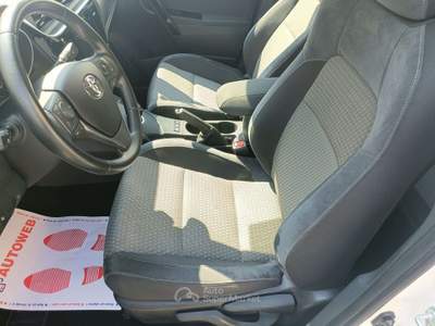 Toyota Auris 1.8h Lounge cvt Bianco usata Cassina de' Pecchi